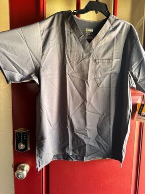 WonderWink Men’s V-Neck Scrub Top - Charcoal Gray